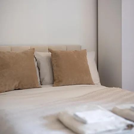 Aryas Apartments London Edgware Buitenkant foto