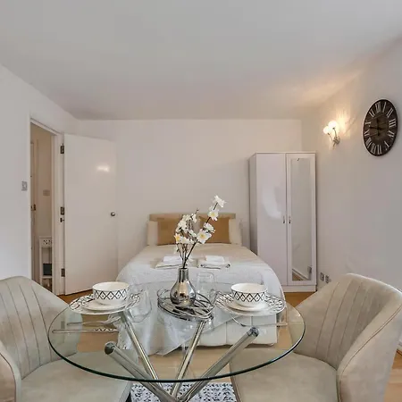 Aryas Apartments London Edgware Buitenkant foto