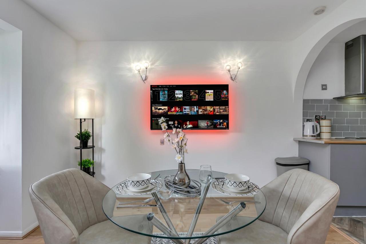 Aryas London Apartment *