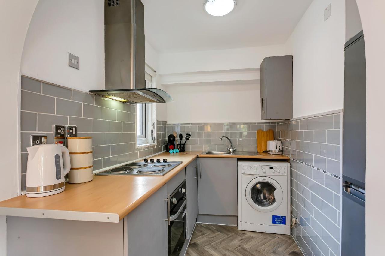 Aryas London Apartment *