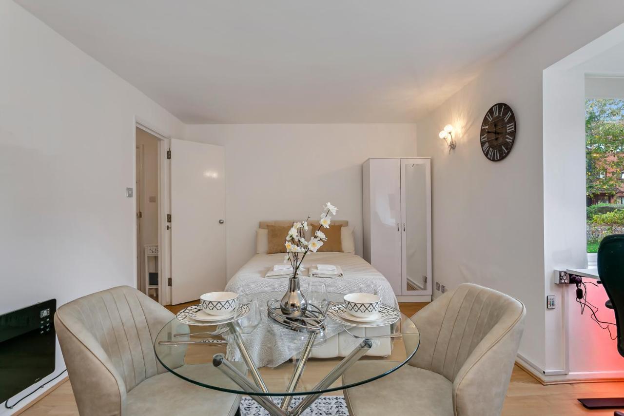 Aryas London Apartment