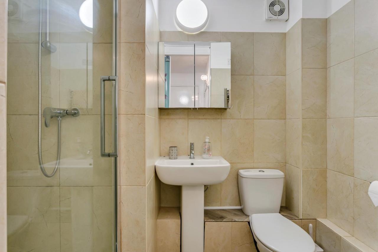 Aryas London Apartment Edgware